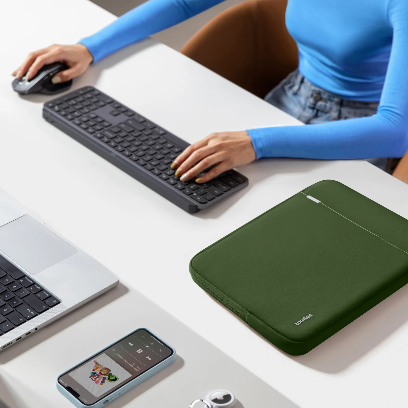 Defender-A13 Laptop Sleeve for 14 inch MacBook Pro - Image 33