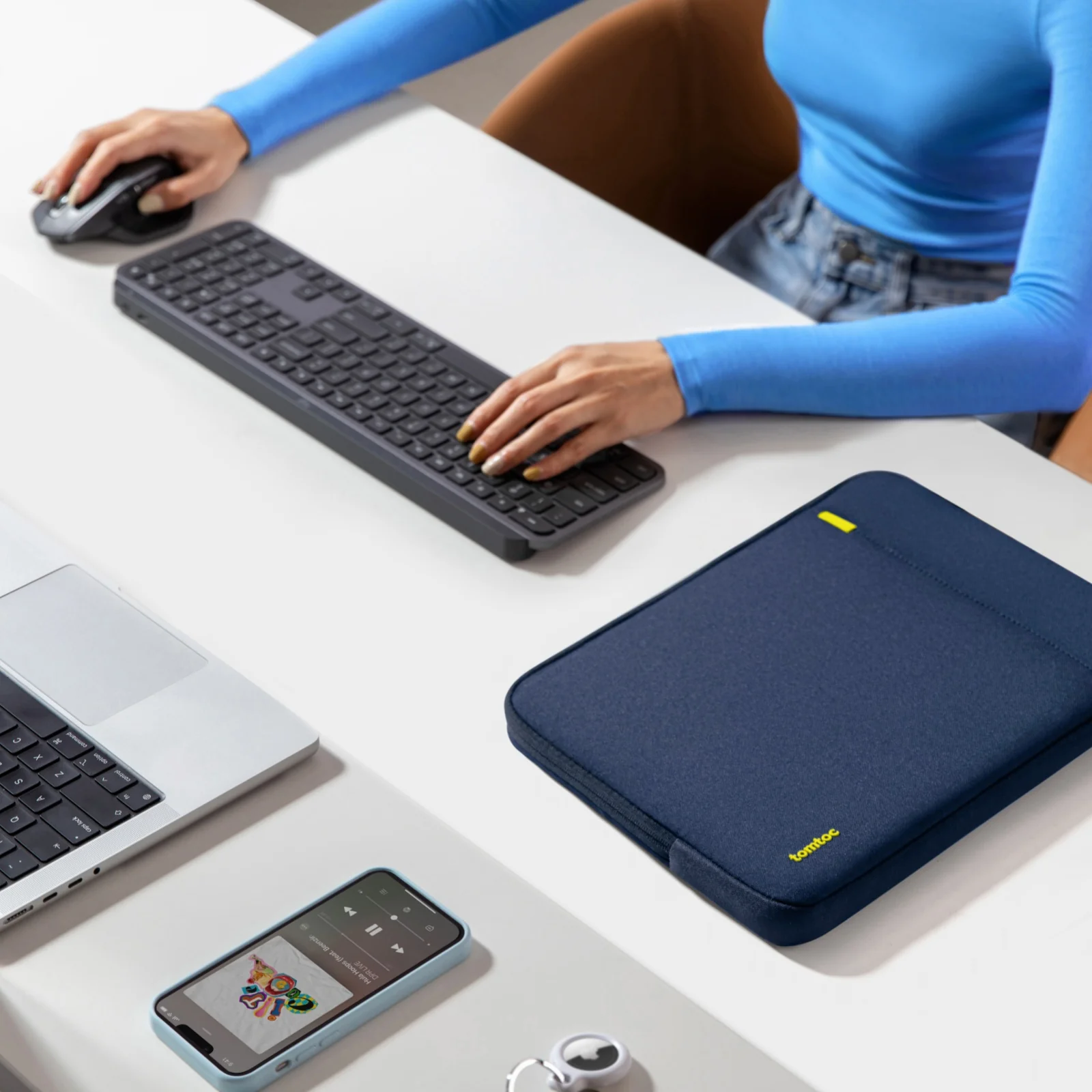 Defender-A13 Laptop Sleeve for 14 inch MacBook Pro - Image 22
