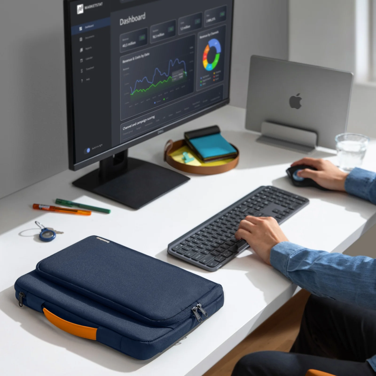 Defender-A14 Laptop Briefcase for 16 inch MacBook Pro - Image 38