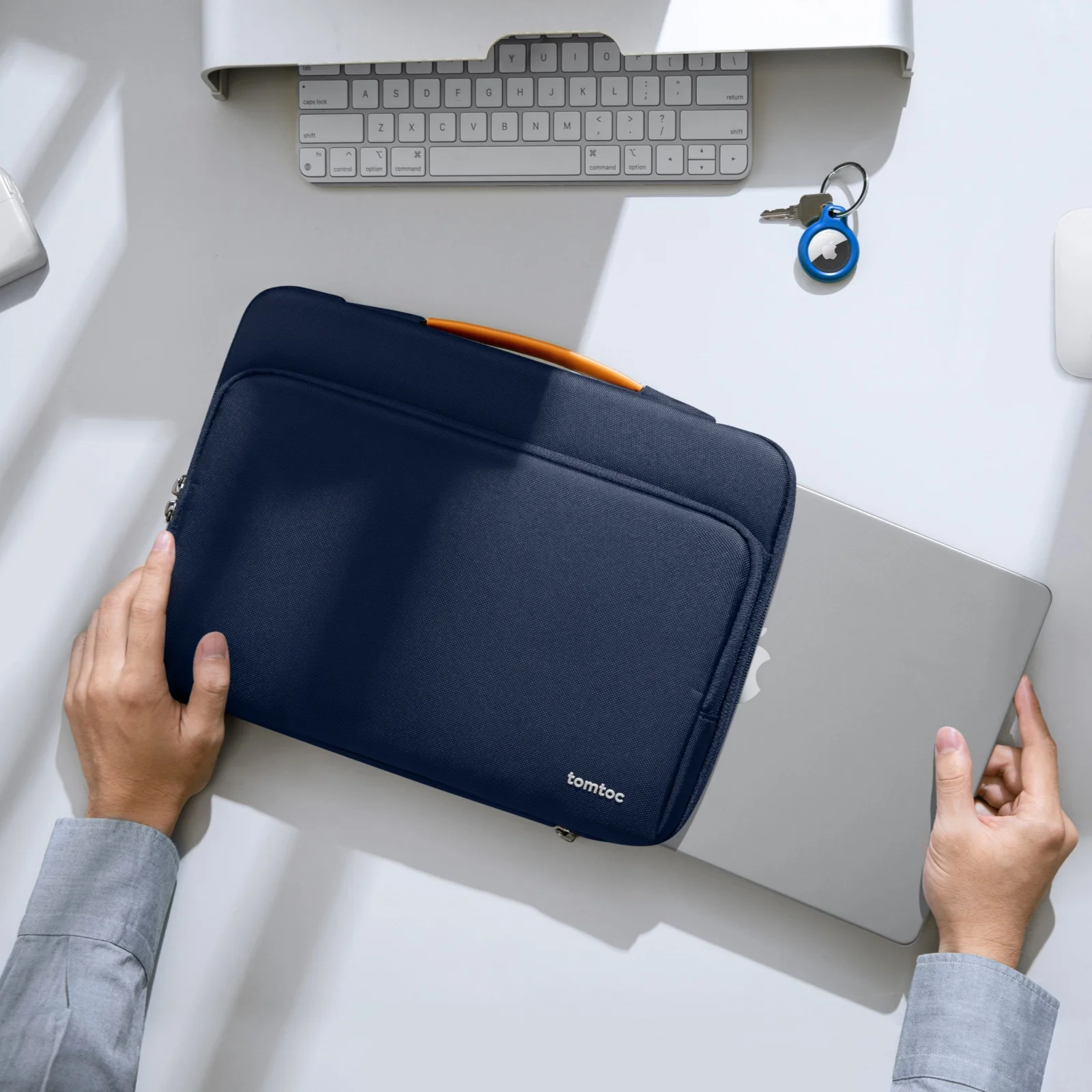 Defender-A14 Laptop Briefcase for 16 inch MacBook Pro - Image 39