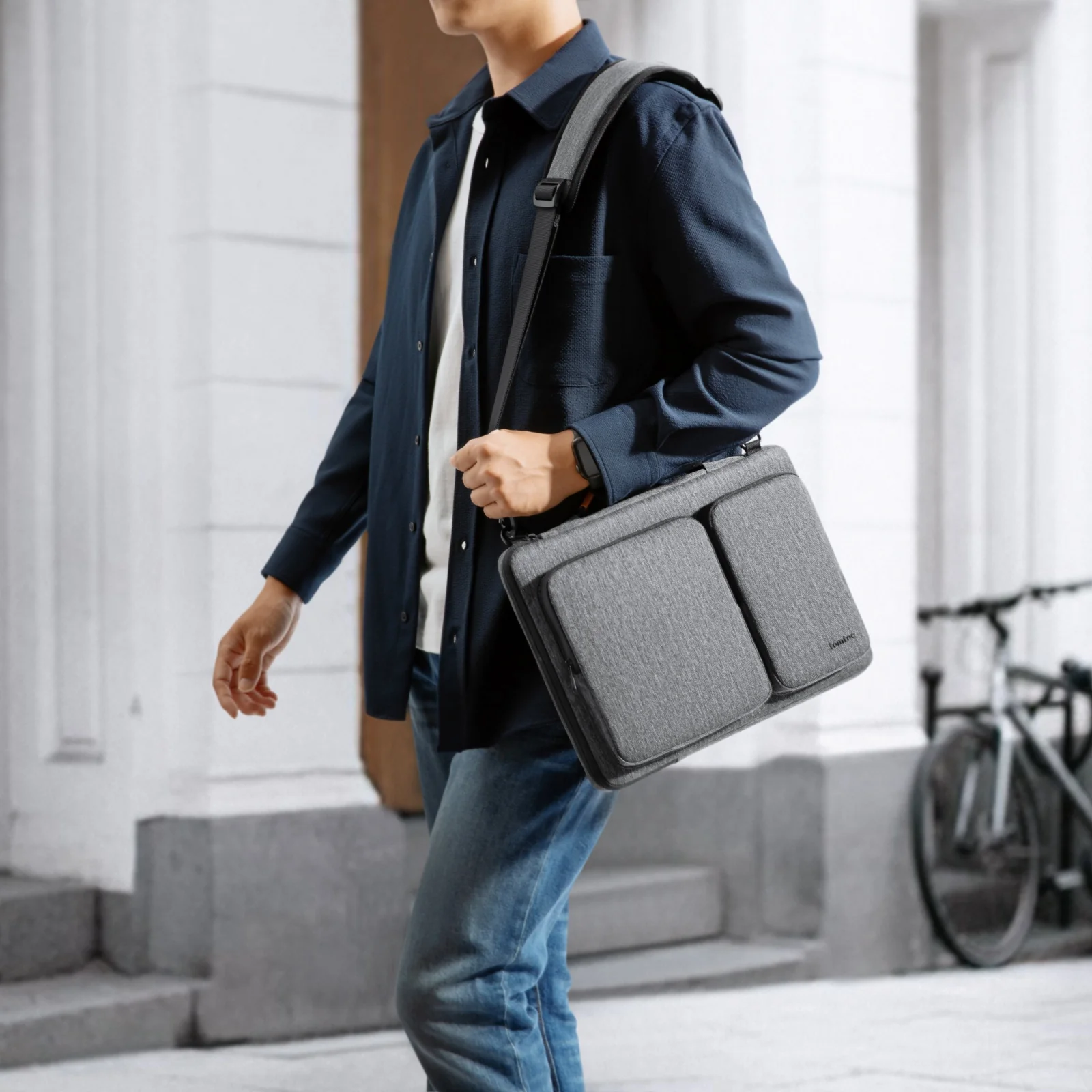 Defender-A42 Laptop Shoulder Bag for 14 inch MacBook Pro - Image 35
