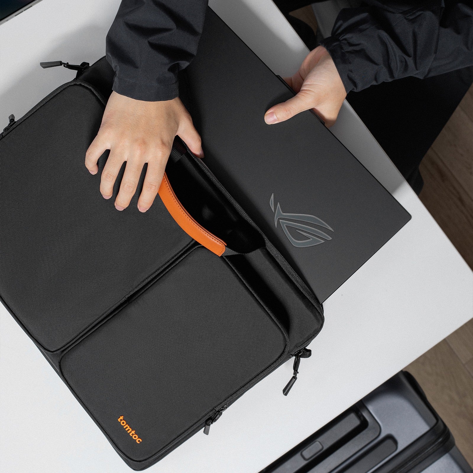 Defender-A42 Laptop Shoulder Bag for 17.3 inch Laptop - Image 11