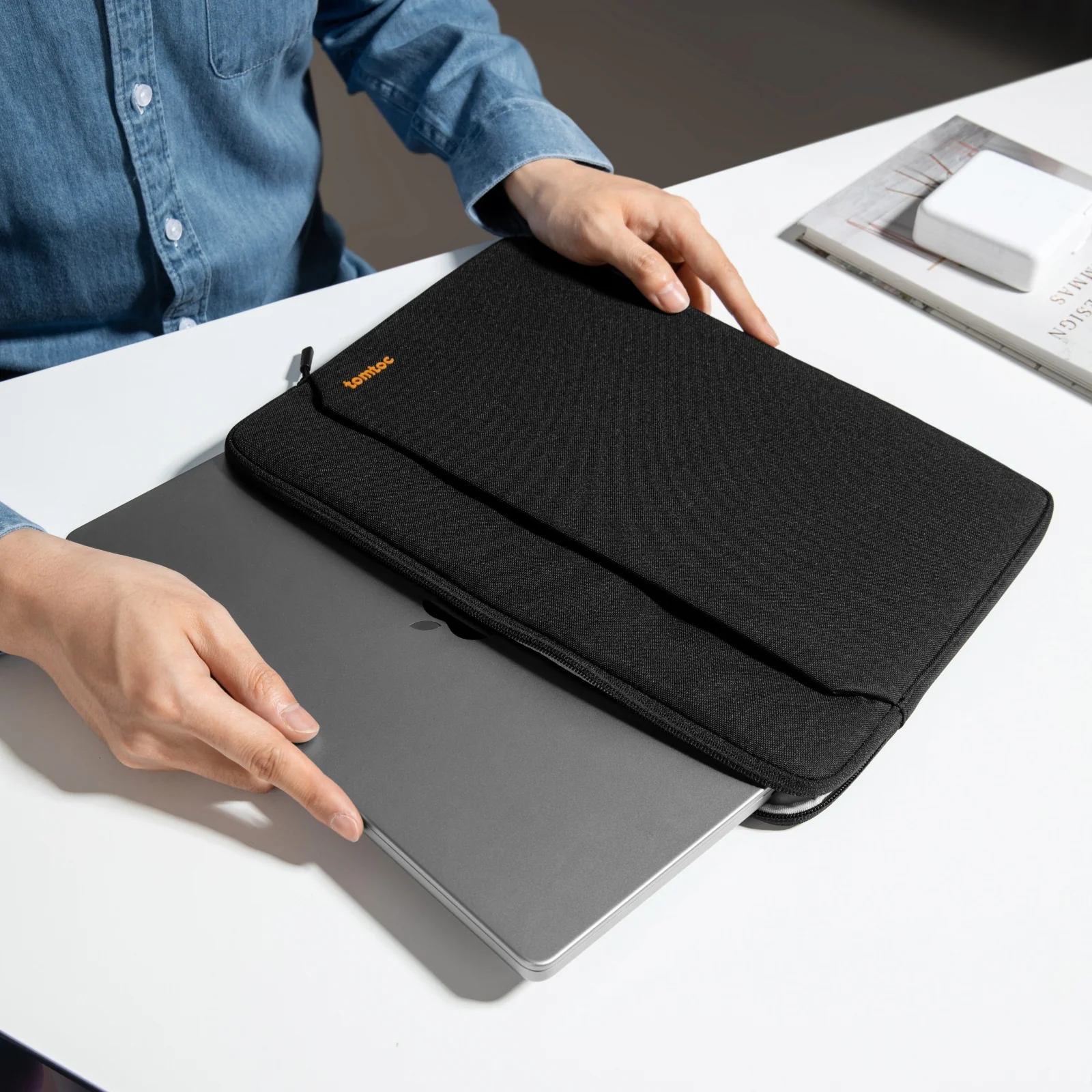 Light-A18 Laptop Sleeve for 14 inch MacBook Pro - Image 43