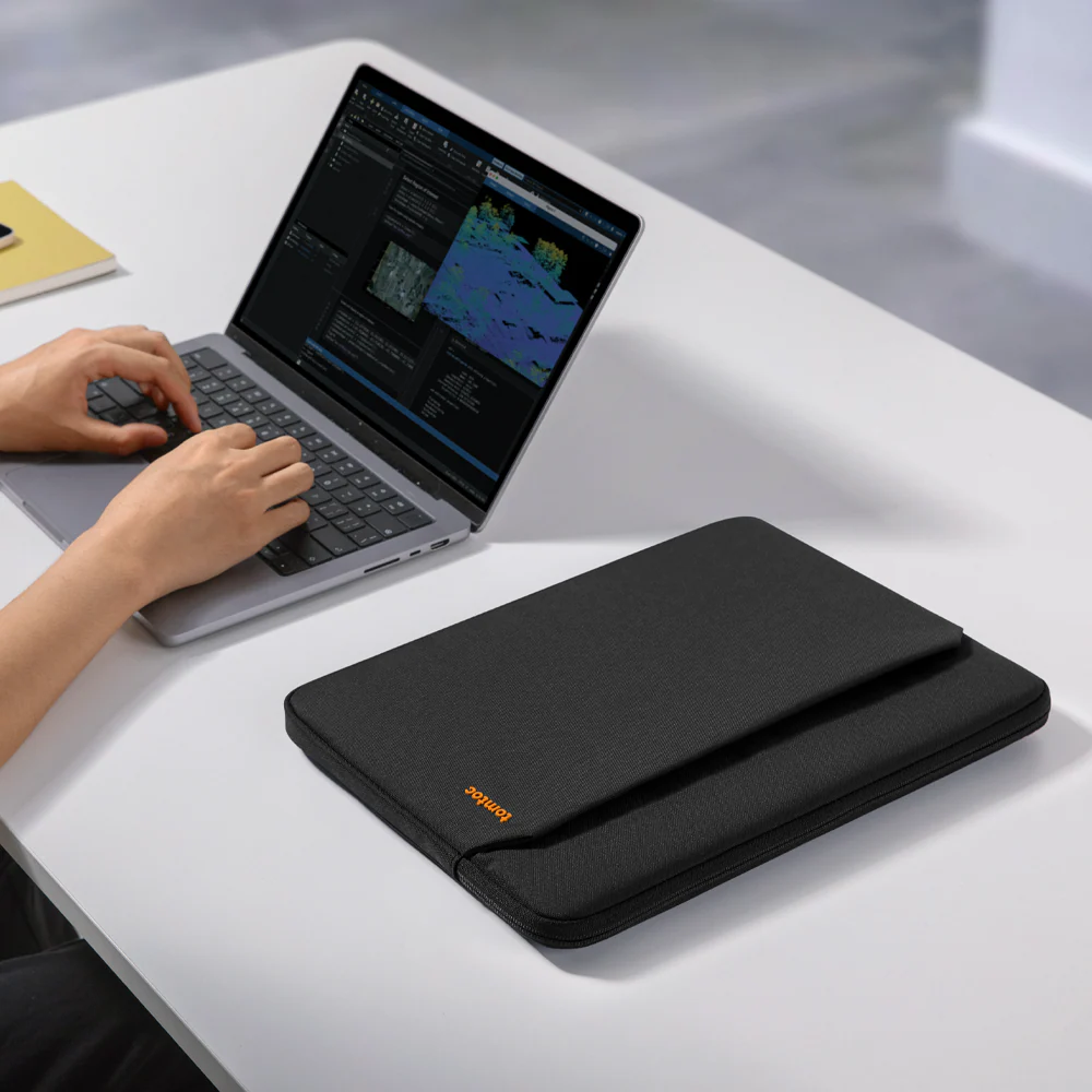 Light-A18 Laptop Sleeve for 14 inch MacBook Pro - Image 44