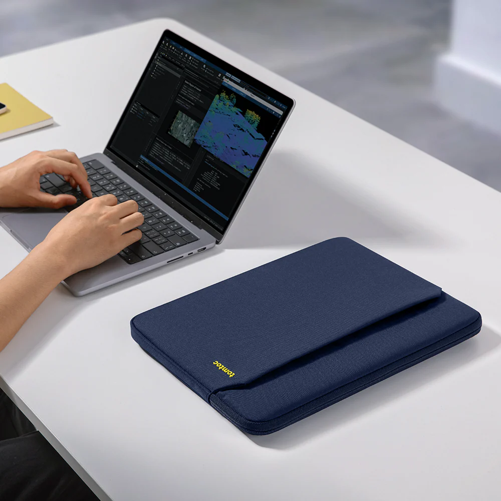 Light-A18 Laptop Sleeve for 14 inch MacBook Pro - Image 92