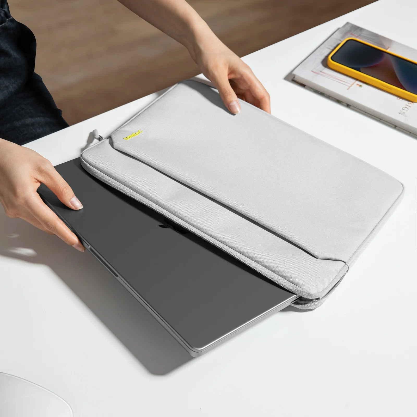 Light-A18 Laptop Sleeve for 14 inch MacBook Pro - Image 28