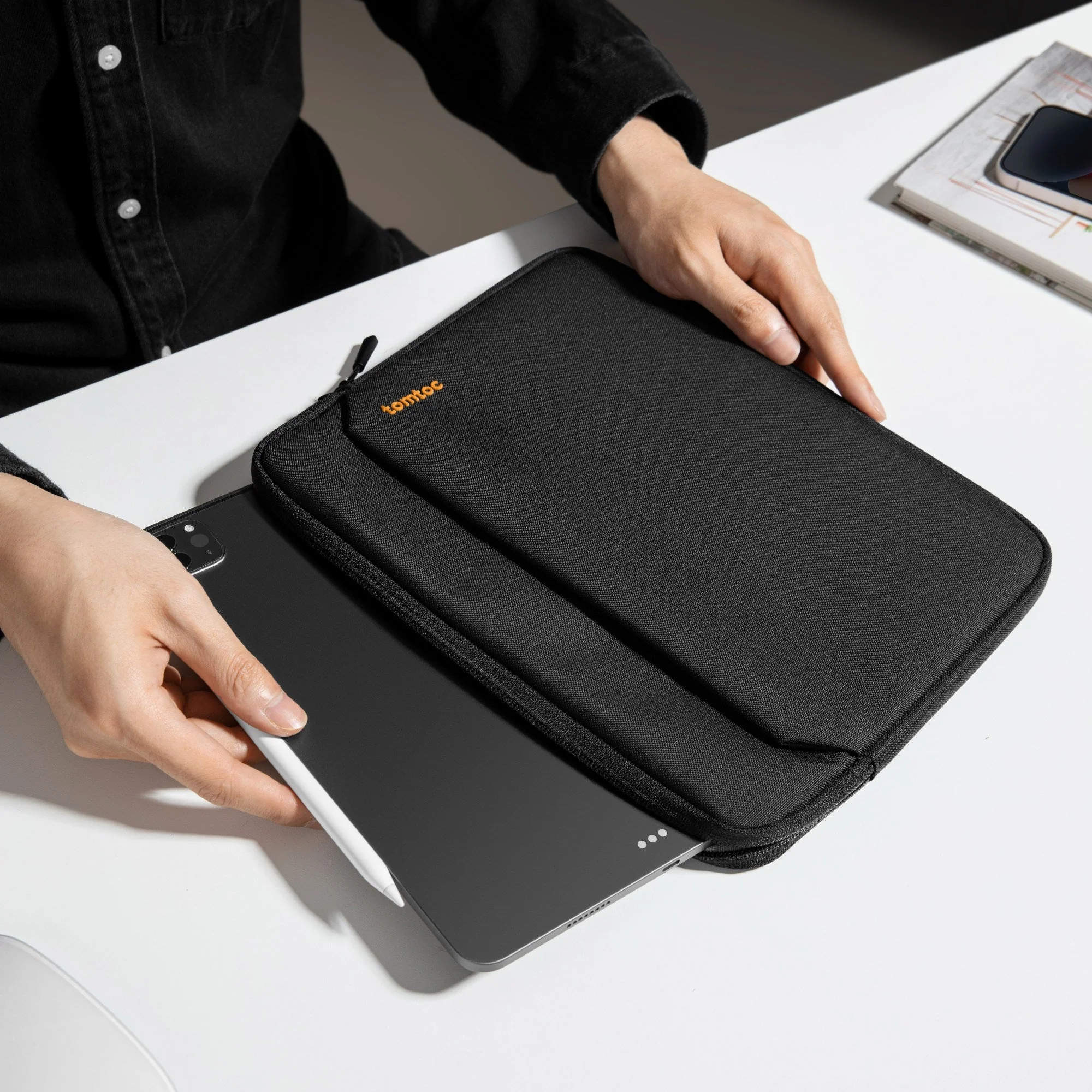 Light-B18 Tablet Sleeve for 11 inch iPad Air/Pro - Image 13
