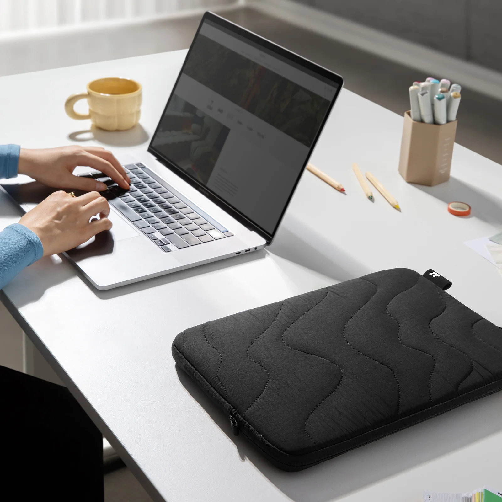Terra-A27 Laptop Sleeve for 14 inch MacBook Pro - Image 25
