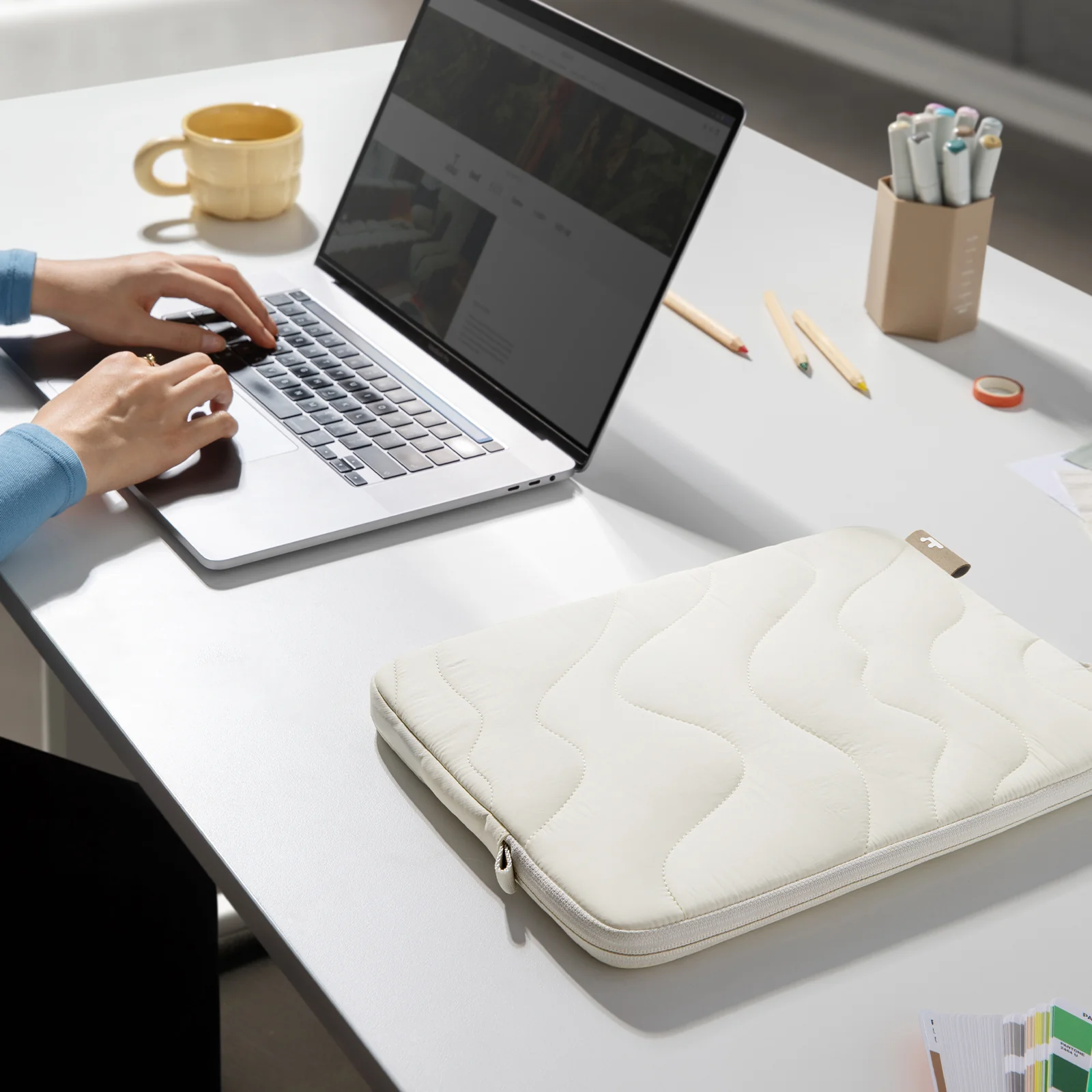Terra-A27 Laptop Sleeve for 14 inch MacBook Pro - Image 12